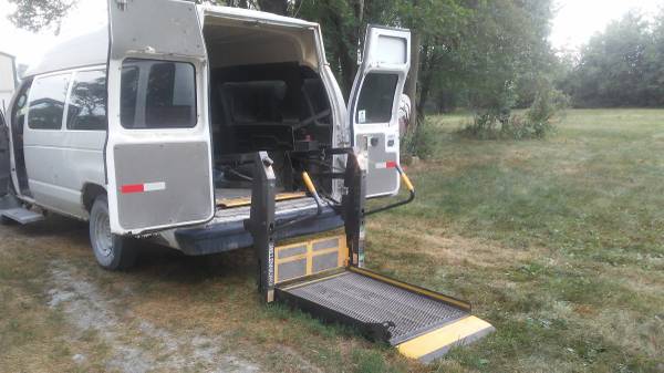 Ford E250/ Wheelchair Van for sale in Lone Tree, IA – photo 3