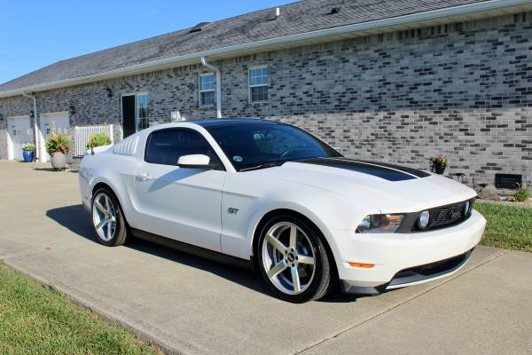 GT Premium Mustang 2010 - cars & trucks - by owner - vehicle... for sale in New Palestine, IN – photo 2