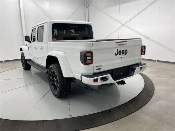 2022 Jeep Gladiator Overland - - by dealer - vehicle for sale in Chillicothe, OH – photo 7