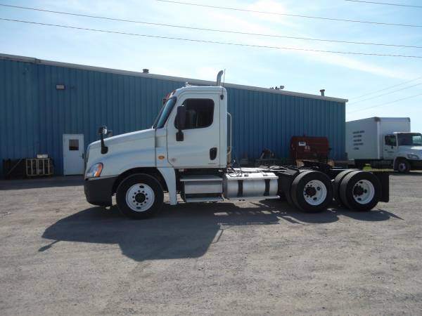 2010 Freightliner Cascadia for sale in North Lima, OH – photo 2