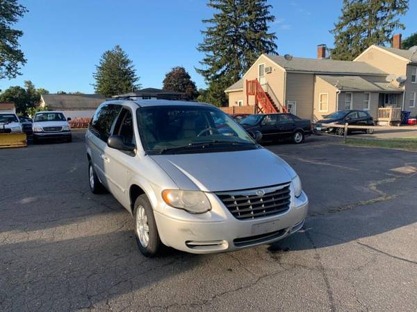 2006 Chrysler Town Country LWB 4dr Touring - cars & trucks - by... for sale in East Windsor, MA – photo 2