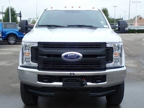 2018 Ford F350 F350 F 350 F-350 truck XL (Oxford White) GUARANTEED... for sale in Sterling Heights, MI – photo 3