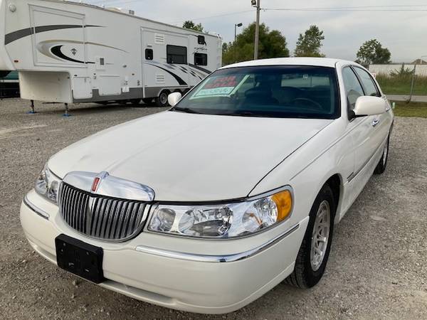 1998 Lincoln Town Car - cars & trucks - by owner - vehicle... for sale in St. Charles, MO