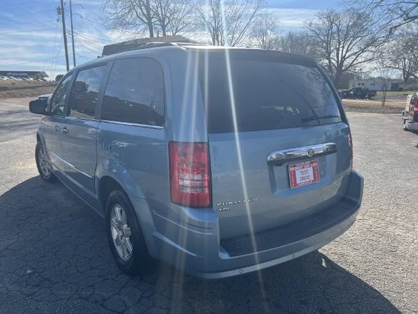2010 CHRYSLER TOWN & COUNTRY - - by dealer - vehicle for sale in Lawrenceville, GA – photo 19