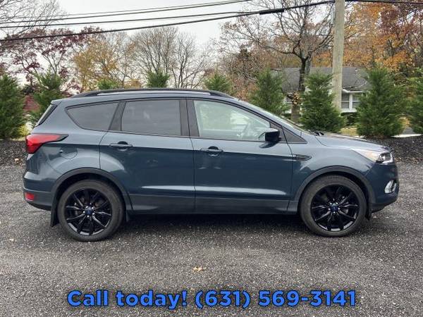 2019 Ford Escape SE SUV - - by dealer - vehicle for sale in Patchogue, NY – photo 4