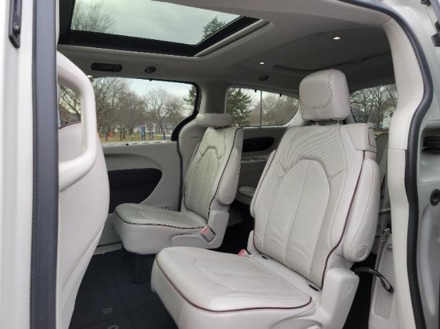 2020 Chrysler Pacifica Limited for sale in Sterling, IL – photo 15
