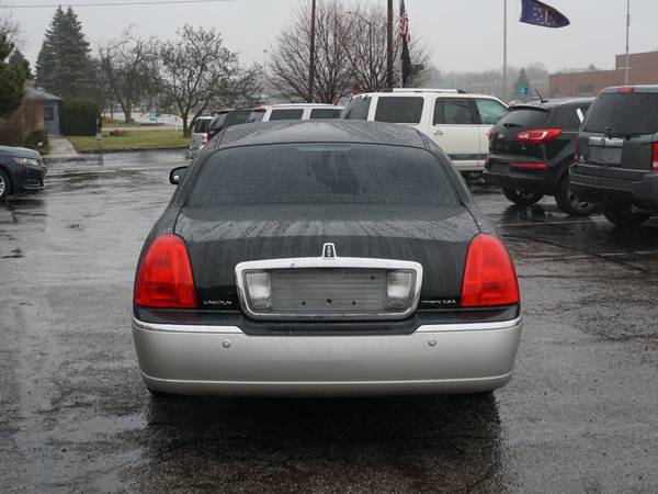 2003 Lincoln Town Car - - by dealer - vehicle for sale in Indianapolis, IN – photo 3