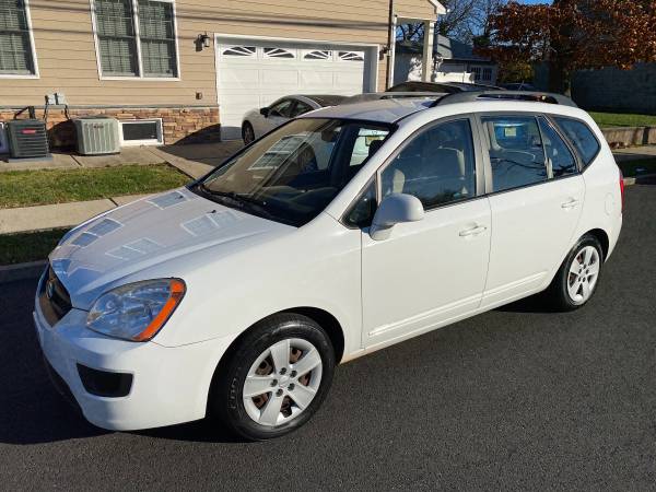 2009 Kia Rondo - cars & trucks - by owner - vehicle automotive sale for sale in Clifton, NJ