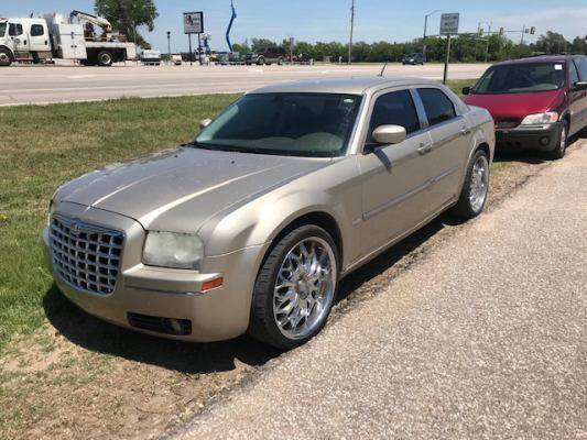 ******2008 Chrysler 300 Touring/Sig. series/Auto****** for sale in Wichita, KS