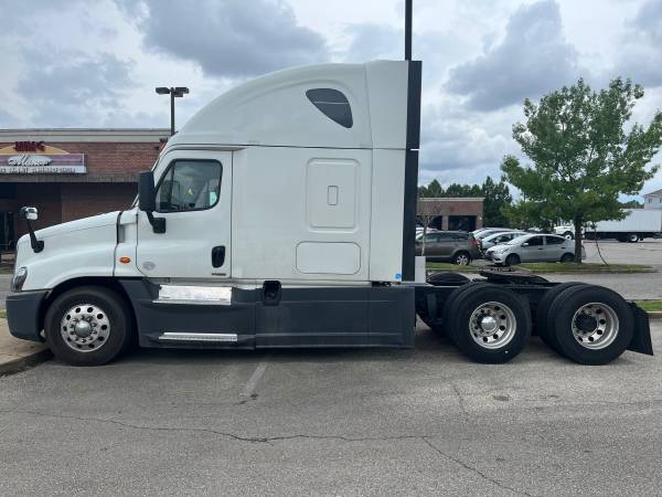 2016 Freightliner Cascadia for sale in Memphis, TN – photo 2