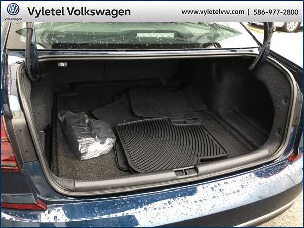 2018 Volkswagen Passat sedan 2.0T SE w/Technology Auto - for sale in Sterling Heights, MI – photo 9