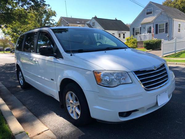 2008 Chrysler Town&Country for sale in Merrick, NY – photo 3