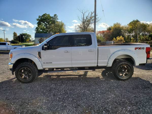 2017 FORD F250 LARIAT 4X4 FX4 6.7 POWERSTROKE LIFTED PANO ROOF CLEAN for sale in BLISSFIELD MI, MI – photo 9