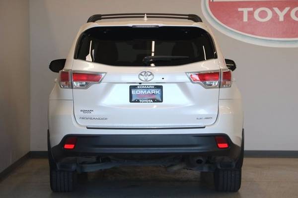 2015 Toyota Highlander LE Plus hatchback White - - by for sale in Nampa, ID – photo 5