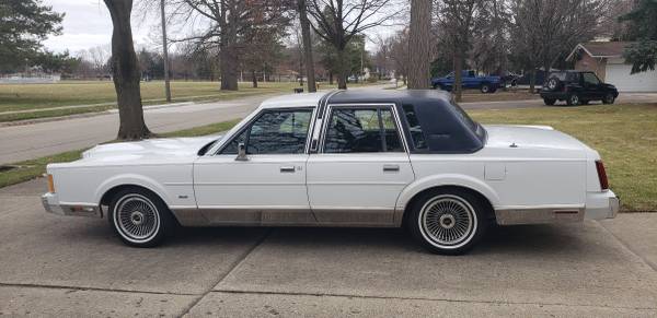 1989 Lincoln Town Car - cars & trucks - by owner - vehicle... for sale in Warren, MI – photo 2
