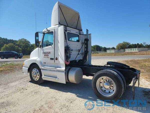 1999 Volvo VNL42T Single Axle - - by dealer - vehicle for sale in Pomona, MO – photo 2