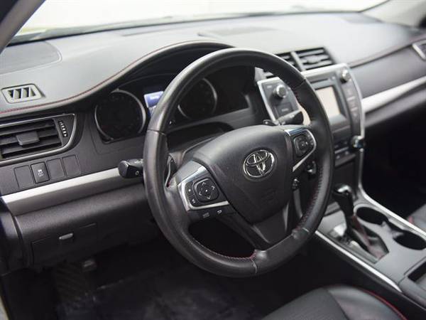 2017 Toyota Camry SE Sedan 4D sedan Silver - FINANCE ONLINE for sale in Round Rock, TX – photo 2