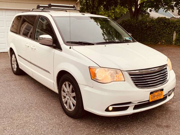 2011 Chrysler Town and Country for sale in Ronkonkoma, NY – photo 3