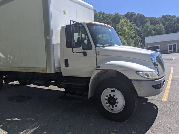 2017 INTERNATIONAL 26' BOX NON CDL CUMMINS , AUTO , 2 AVAILABLE -... for sale in Wappingers Falls, WV – photo 4