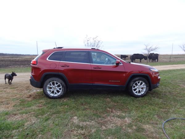 2017 Jeep Cherokee Latitude 4x4 - cars & trucks - by owner - vehicle... for sale in Diamond, MO