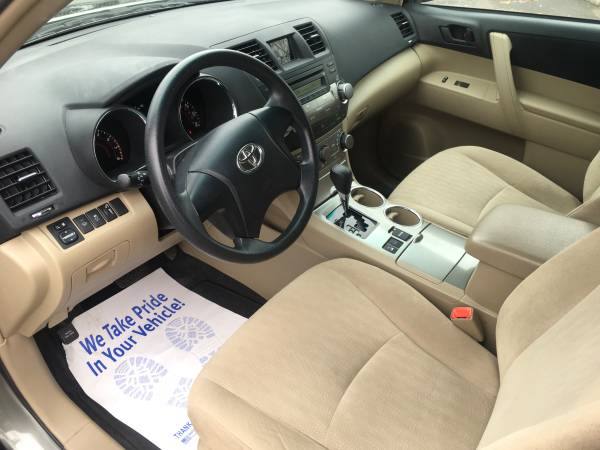 2011 Toyota Highlander SE 4WD Automatic 6 Cylinder 3RD Row Seating -... for sale in Watertown, NY – photo 9