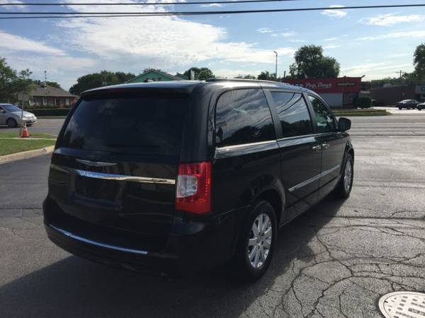 2015 Chrysler Town Country Touring for sale in Mount Prospect, IL – photo 5