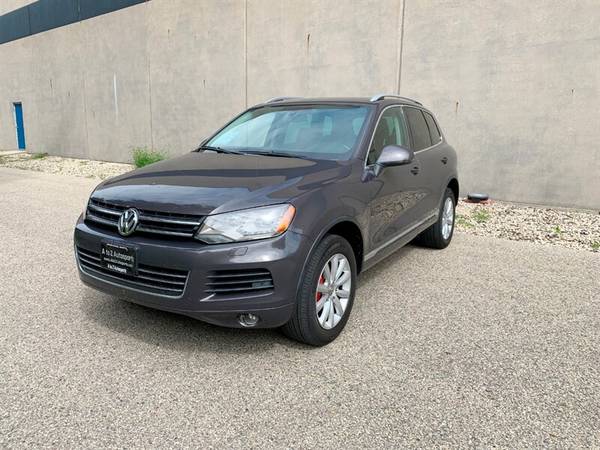 2011 Volkswagen VW Touareg TDI - Desirable Diesel MPG -1-OWNER LOW Mil for sale in Madison, WI