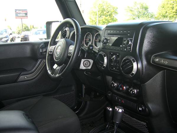 ► 2016 JEEP WRANGLER UNLIMITED SPORT - SHARP SUV with ONLY 31k MILES for sale in Feeding Hills, NY – photo 17