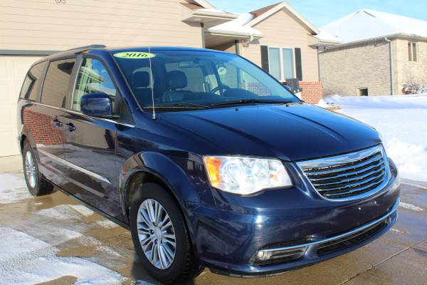 2016 Chrysler Town & Country - cars & trucks - by dealer - vehicle... for sale in Alta, IA