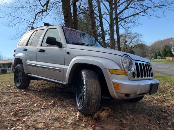 2007 Jeep Liberty 4x4 - cars & trucks - by owner - vehicle... for sale in Glade Hill, VA – photo 4