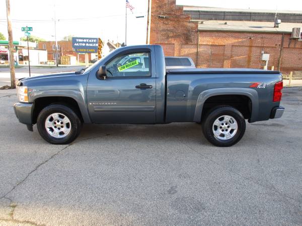 2007 Chevy Silverado 1500 New Body Style Regular Cab (4WD) Low Miles! for sale in Dubuque, IA – photo 13