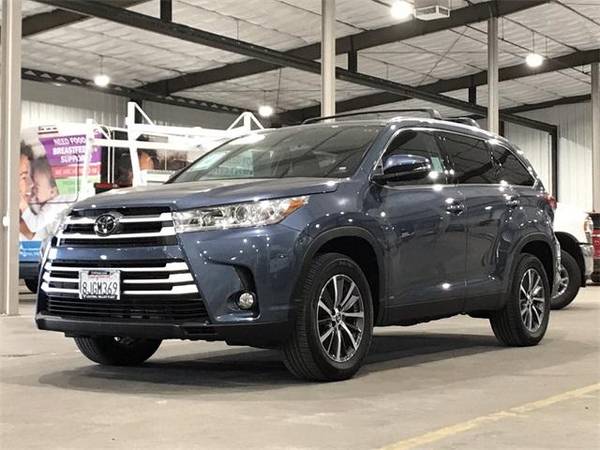 2019 Toyota Highlander XLE - - by dealer - vehicle for sale in Fresno, CA – photo 2