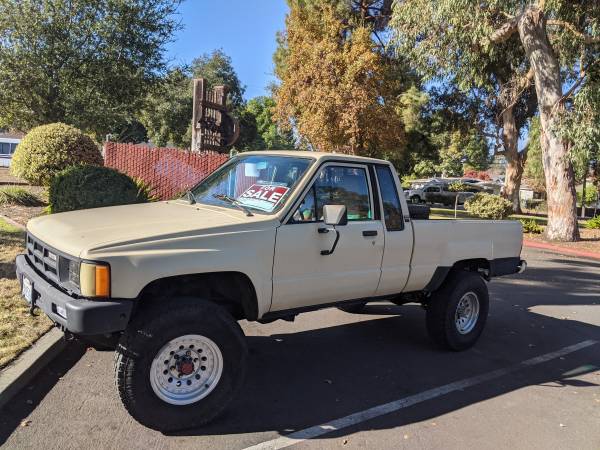 1986 Toyota pick up truck 4x4 - cars & trucks - by owner - vehicle... for sale in Sunnyvale, CA – photo 3