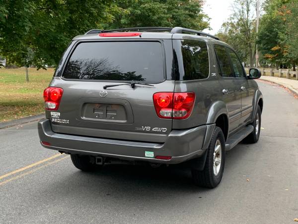 2006 Toyota Sequoia SR5 8 passengers! Excellent Condition ! for sale in Trumbull, NY – photo 6