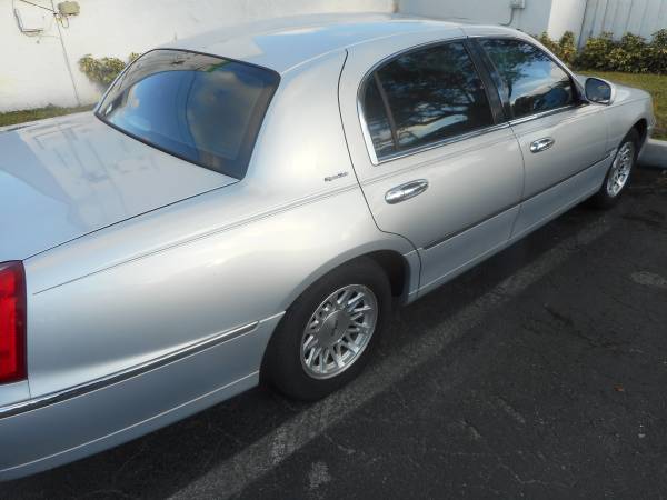 Lincoln Town Car 1-owner garaged 68k miles like new needs nothing for sale in Hallandale, FL – photo 6