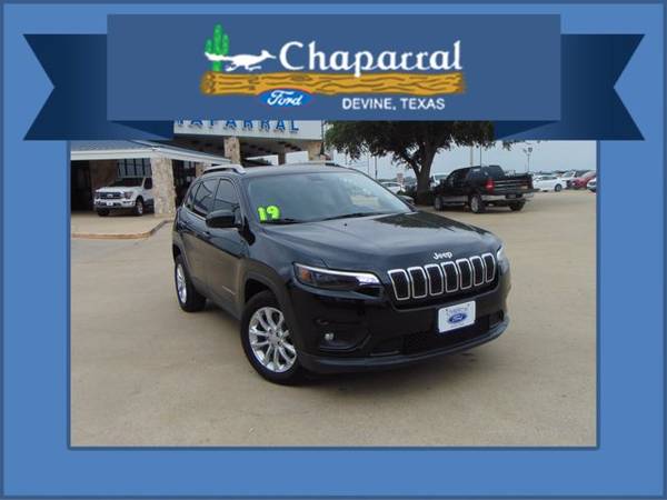 2019 Jeep Cherokee Latitude ( Mileage: 31, 800! - - by for sale in Devine, TX