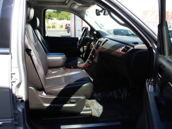 2011 Cadillac Escalade Luxury AWD Luxury 4dr SUV -GUARANTEED CREDIT... for sale in Sacramento , CA – photo 17