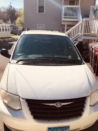 2006 Chrysler town country for sale in Naugatuck, CT