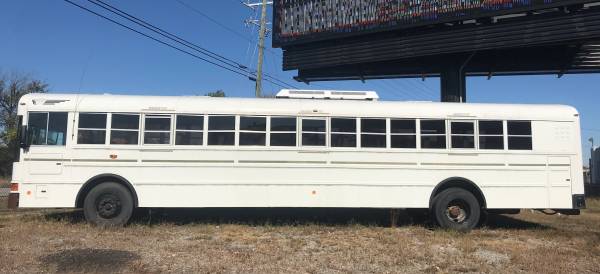 TWO 2009 IC CORP 3000 BUSES - MECHANIC'S SPECIAL for sale in Richmond, NY – photo 2
