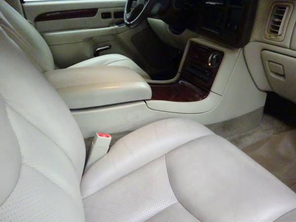 2005 Cadillac Escalade ESV Heated leather back up camera Sunroof for sale in West Allis, WI – photo 15
