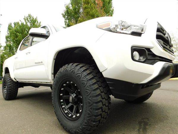 2018 Toyota Tacoma SR5 V6 4X4 / 1-OWNER / LOW MILES / LIFTED LIFTED... for sale in Portland, OR – photo 10