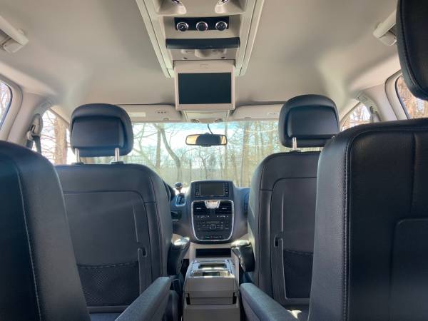 2012 Chrysler Town and Country for sale in Holmes, NY – photo 10