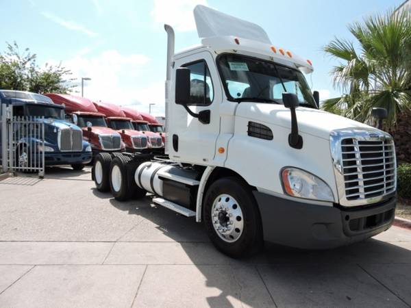 2011 FREIGHTLINER CASCADIA DAYCAB DD13 with for sale in Grand Prairie, TX – photo 12