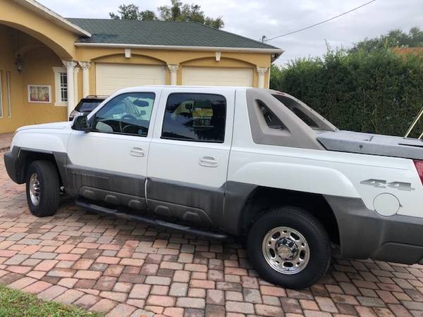 2004 Chevy Avalanche 2500 8 1 Vortec Motor 4 Door 4x4Truck - cars & for sale in Casselberry, FL – photo 6