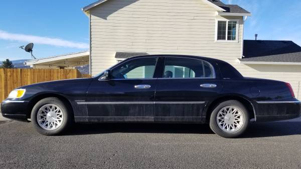 1998 Lincoln Town Car Signature; 1 Family Owned - - by for sale in Klamath Falls, OR – photo 7