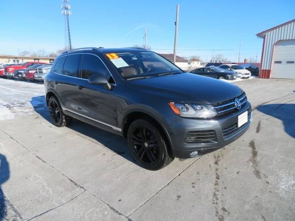 2013 Volkswagen Touareg 4dr TDI Sport 89, 000 miles 19, 900 - cars & for sale in Waterloo, IA – photo 2