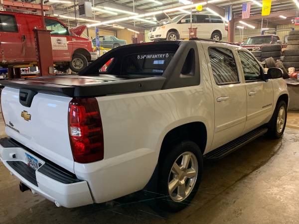 2007 Chevy Avalanche LT 4WD for sale in Atlantic, IA – photo 4