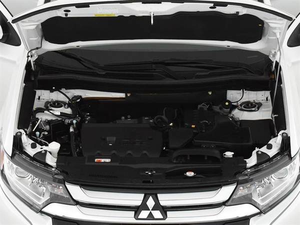 2017 Mitsubishi Outlander SE Sport Utility 4D suv White - FINANCE for sale in Round Rock, TX – photo 4