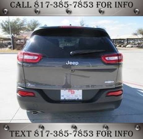 2018 Jeep Cherokee Latitude Plus - Ask About Our Special Pricing! for sale in Granbury, TX – photo 4