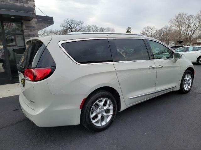 2020 Chrysler Pacifica Limited for sale in Sterling, IL – photo 6